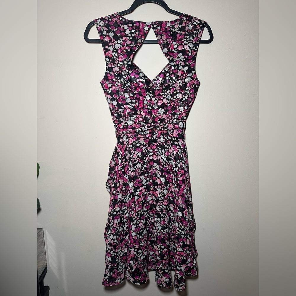 White House Black Market Multicolor Floral Tie Tiered Pinup Dress Size 2 - Picture 11 of 16